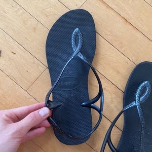 Havaianas Luna Flip Flop Sandals 🍄